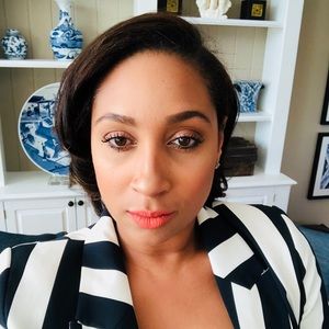 Meet your Posher, Adrianne